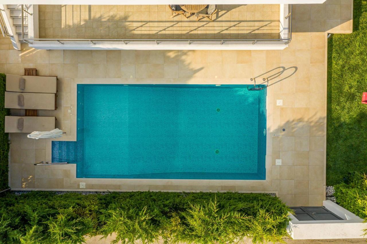 Luxury Villa Loutraki With Private Heated Pool Exterior photo